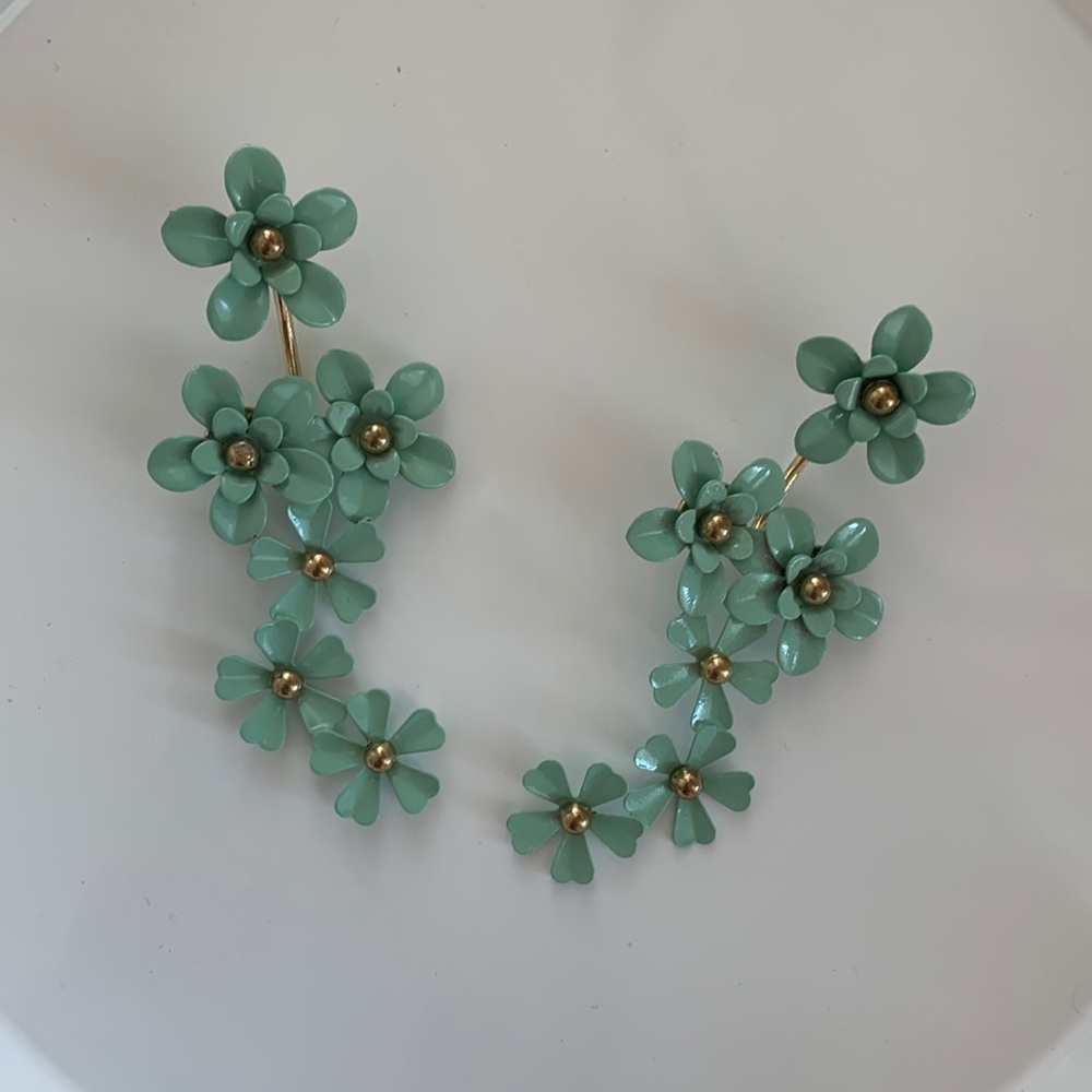 Beautiful and fun long floral earrings.